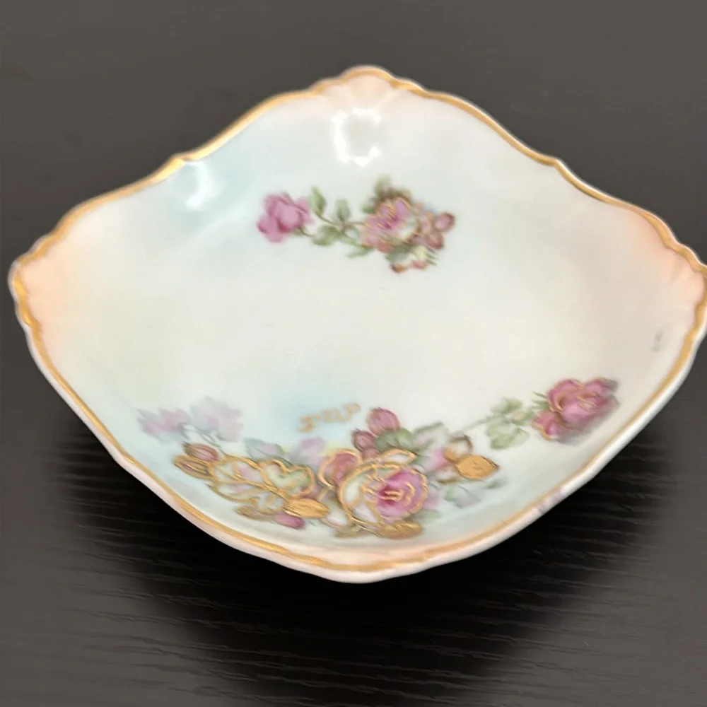 d’art 6913 Japan Porcelain Raised Gold Accent Floral Square Candy Trinket Bowl